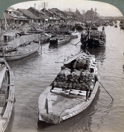 Ser vestover fra Nihon bashi-broen, mot sentrum av Tokyo, Japan, 1904 av Underwood and Underwood