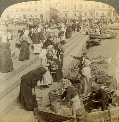 Markedsbåter, Helsinki, Finland. av Underwood and Underwood