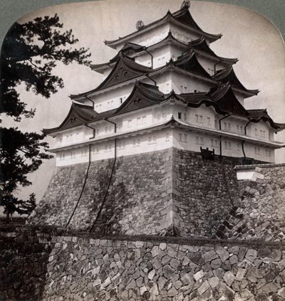 Middelalderslott med vollgrav av japanske prinser, noen ganger brukt av Mikado Nagoya, Japan, 1896 av Underwood and Underwood