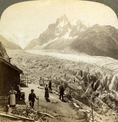 Mer de Glace fra Chapeau, nær Chamonix, Frankrike. av Underwood and Underwood
