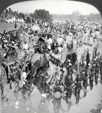 Prinser i Grand State Entry, Durbar, Delhi, India. av Underwood and Underwood