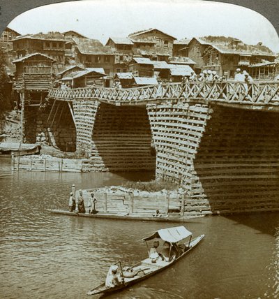 Sjarmerende bro og hus, City of Sun, Kashmir, India, ca 1900-tallet. av Underwood and Underwood