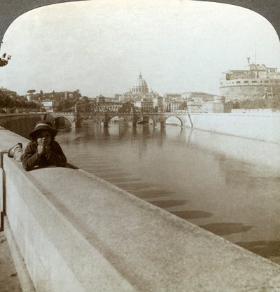 Elven Tiber, Castel Sant Angelo og Peterskirken, Roma, Italia. av Underwood and Underwood