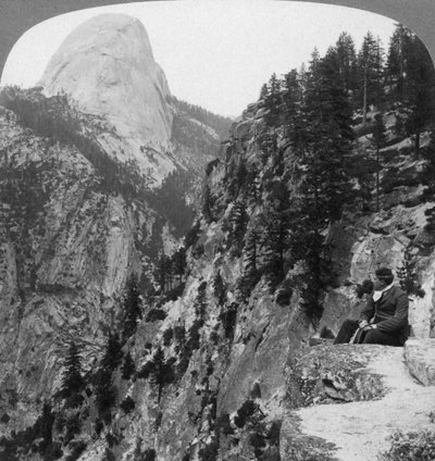 Utsikt fra Glacier Canyon til Half Dome, Yosemite Valley, California, USA, 1902 av Underwood and Underwood