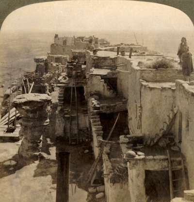 Wolpi...en hovedpueblo for det mystiske Moki-løpet Cliff Dwellers, Arizona, U.S.A., 1901. av Underwood and Underwood