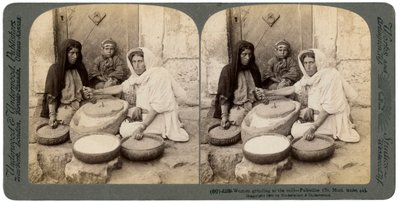 Kvinner som maler på bruket, Palestina, 1900. av Underwood and Underwood