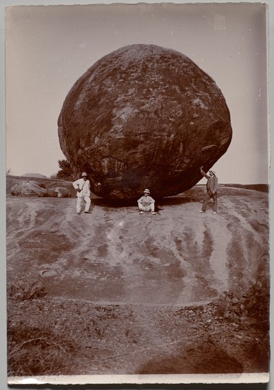 Krishnas smørball, Mahabalipuram av Unidentified Photographer