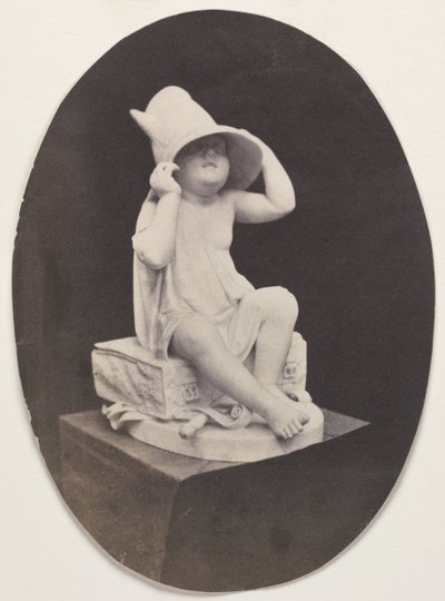 Statue of a Youth in Large Hat fra et John R. Johnston-album, før 1857. av Unidentified Photographer.