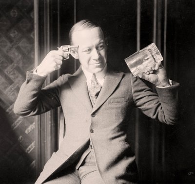 Ernie Hare etterlignet sin misnøye over forbud, ca. 1920 av Unknown