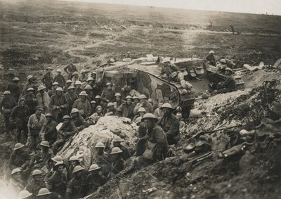 Offisielt fotografi tatt på vestfronten ?D 1641. En av våre stridsvogner på Flers.?, 1916 av Unknown