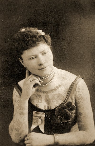 Portrett av en tatovert kvinne, ca. 1905 av Unknown