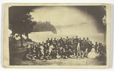 Uten tittel (Gruppe ved Niagara falls) av Unknown