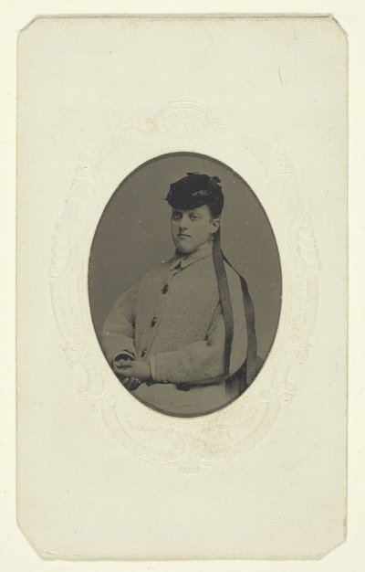 Uten tittel (Portrett av en kvinne i en hatt) av Unknown