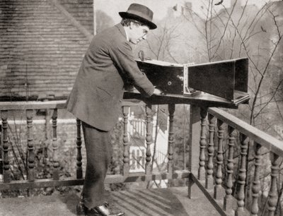 Archibald Montgomery Low with the Audiometer, fra Master Minds of Modern Science, utgitt 1930 av Unknown