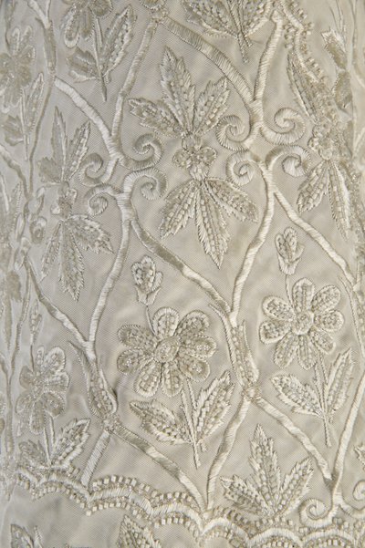 Bertha Palmers kåpe, ca. 1870 (detaljvisning av stoff), ribbet silkemoiré, frynser og krystallperler av Unknown artist
