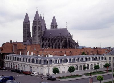 Cathedrale de Tournai (Belgia), utsikt fra utsiden. av Unknown artist