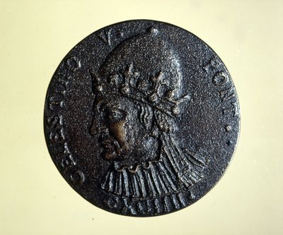 Celestin V (eller St. Peter Celestin) (1215 - 1296) paven som flyttet. Medalje av Roma-medaljekabinettet. av Unknown artist