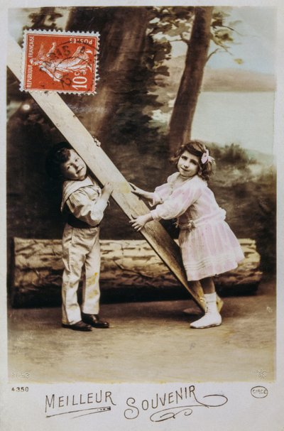 Fransk postkort som viser en ung gutt og jente som leker i 1990 (bilde) av Unknown artist