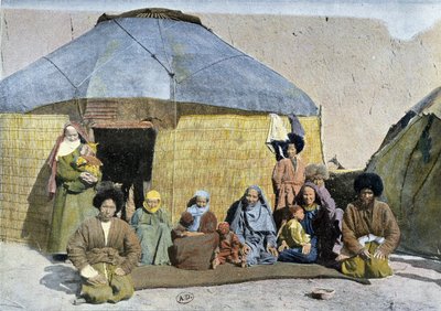 Gruppe av Tekes (russiske nomader) foran deres yurt, sent på 1800-tallet av Unknown artist