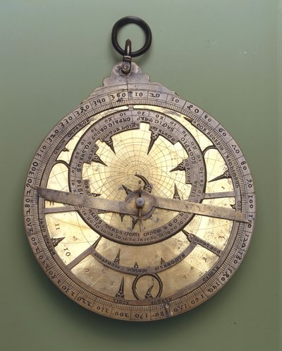 Latinsk astrolabium brukt i Italia og Sør-Europa på begynnelsen av 1300-tallet. av Unknown artist