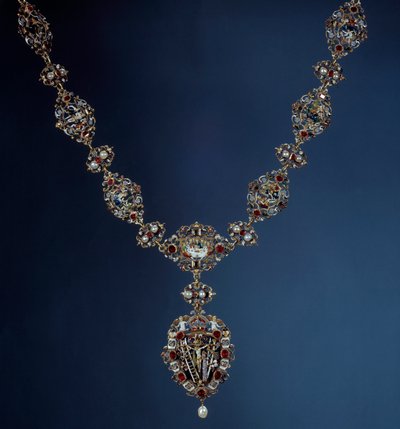 Halskjede av keiseren av Det hellige rike, kongen av Böhmen og kongen av Ungarn Rodolph II (1552-1612) i emalje, gull og fin stein med anheng som viser scener av lidenskapen. Det 16. århundre. Paris, Louvre-museet av Unknown artist