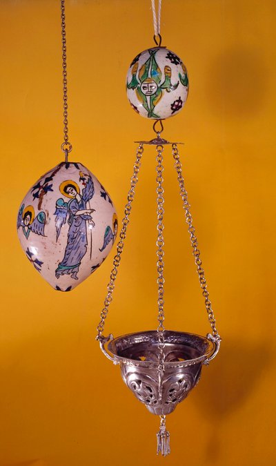 Orientalsk kunst: polykrome fajansekuler med engler. Paris fra 1800-tallet, armensk museum av Unknown artist