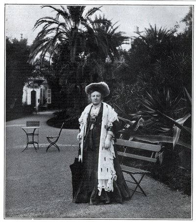Portrait of Madame Juliette Adam (nee Lambert) (1836-1936), French writer, polemist and feminist in Nice in 1905. av Unknown artist