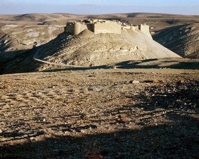 Utsikt over Karac el Chobac, korsfarerslott på østsiden av Arabah av Unknown artist