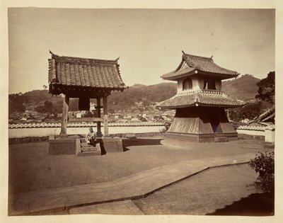 [Klokketårn og trommetårn ved Jinso-ji-tempelet] av Unknown artist