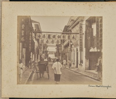 Kinesisk gate. Shanghai av Unknown artist