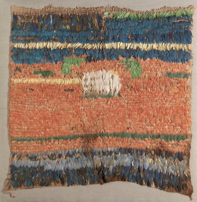Fjærkledd Tabard eller Tunika av Unknown artist