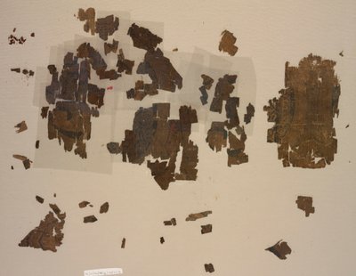 Fragmenter med bevingede løver i rundeller av Unknown artist