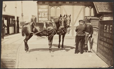 [Hester utenfor Whitby Jet Works] av Unknown artist