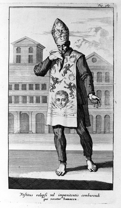 Inkvisisjon. Samarra-plagget som de angrende hadde på seg. Gravering fra History of Inquisition, Amsterdam 1692. av Unknown artist