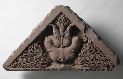 Pediment med ansiktet til Glory (Kirti-mukha) av Unknown artist
