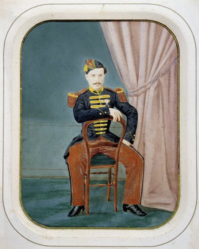 Portrett av en soldat. Anonymt farget fotografi, ca 1880. av Unknown artist