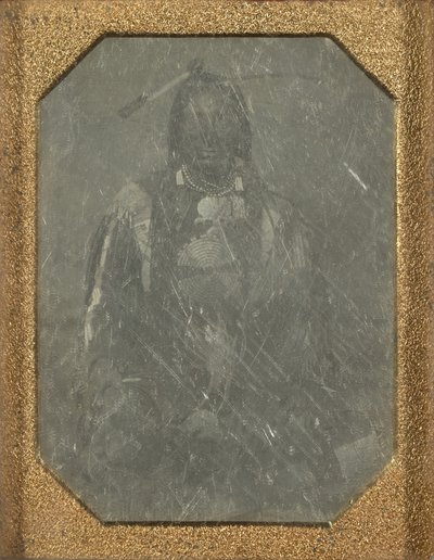 [Portrett av en amerikansk indianermann] av Unknown artist
