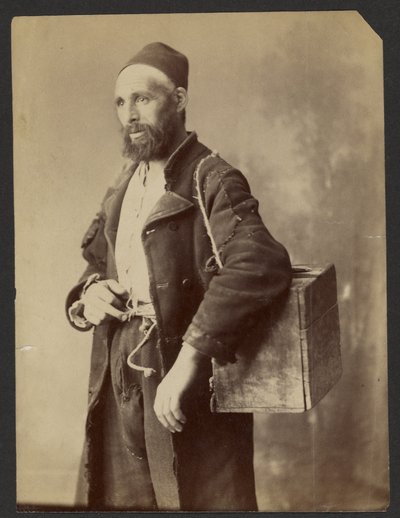 [Portrett av mann iført fez] av Unknown artist