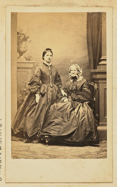 [Portrett av to kvinner] av Unknown artist