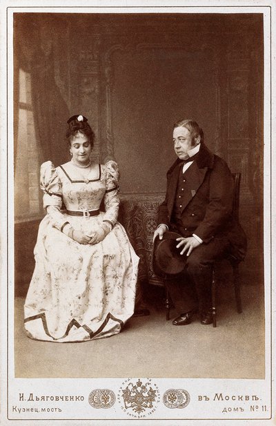 Skuespillerne Maksheev y Nikulin i en scene av "" Ekteskap "-stykke av Nikolai Vasilievich Gogol (1809-1852), russisk forfatter. Maly Theatre i Moskva av Unknown photographer