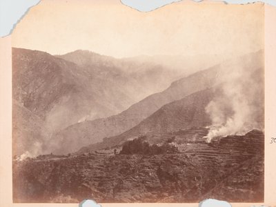 Brennende landsby, Black Mountain-ekspedisjon av Unknown photographer
