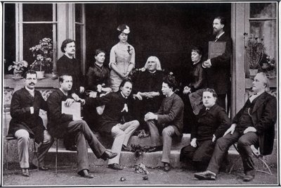 Franz Liszt (1811-1886), i Weimar, i kretsen til favorittelevene hans. av Unknown photographer