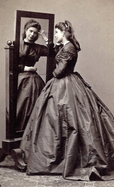 Franziska Feifalik født Rösler, Rössler eller Angerer, kjent som Fanny av Unknown photographer
