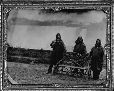 Gruppeportrett ved Niagara Falls, ca. 1855 (helplate ambrotye) av Unknown photographer