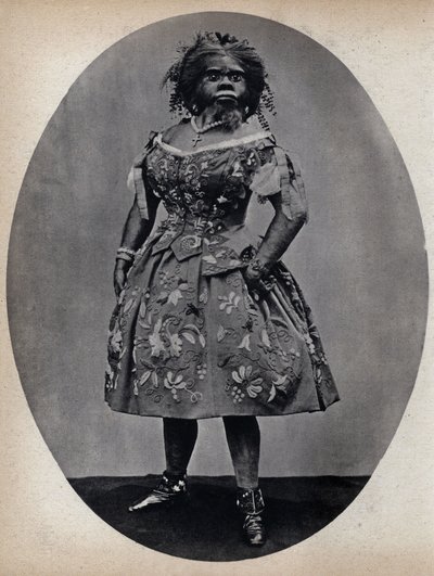 Monstrene, hundekvinnen. Fotografi, sent på 1800-tallet, Paris. Coll. Selva. av Unknown photographer