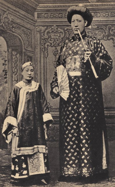 Les Monsters, giganten i Kina. Fotografi, sent på 1800-tallet, Paris. Privat samling. av Unknown photographer