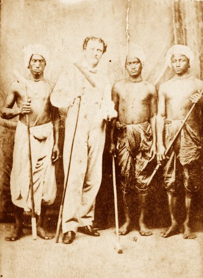 Løytnant Joseph Sherer, assistent for superintendenten av Cachar, med sine bærere, Manipur, 1861 ca. av Unknown