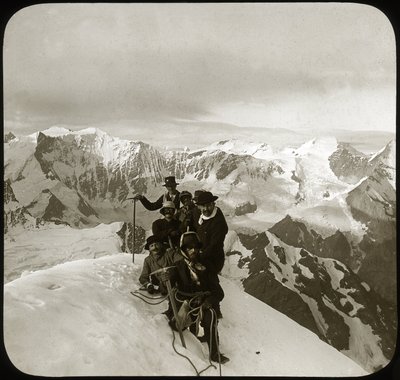 Fjellklatring på slutten av 1800- eller begynnelsen av 1900-tallet: gruppe fjellklatrere på toppen av Wetterhorn (bokstavelig talt "Tidens Horn", 3 692 m), toppen av Wetterhorner-massivet, Berner Alpene, kantonen Bern, Sveits - klatring, cordee - fotog av Unknown photographer