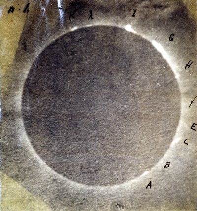 Fotografi av den totale solformørkelsen 18. juli 1860 og studie av de resulterende lysfremspringene av Unknown photographer