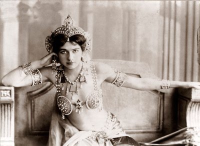 Portrett av Margaretha Geertruida Zelle, kjent som Mata Hari, nederlandsk danser og spion, 1900-tallet (foto) av Unknown photographer
